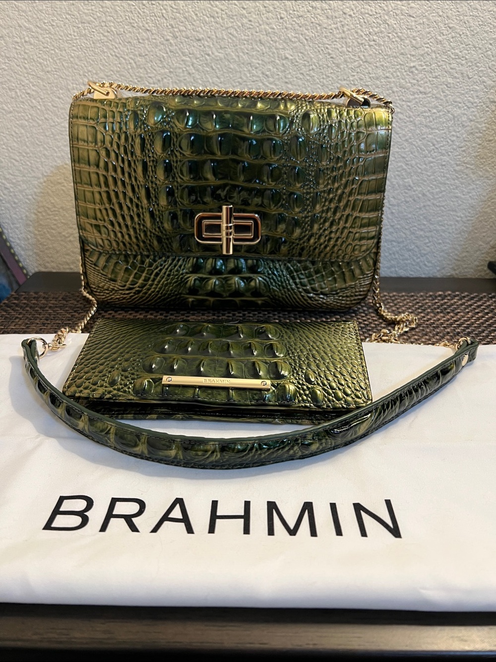 Brahmin Olive Green Croc-Embossed Leather Crossbody with Gold Chain and Wallet - Picture 3 of 12